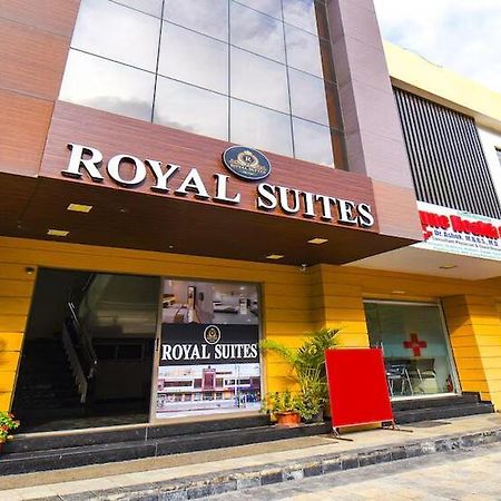 Fabhotel Royal Suits - Nr Mahadji Shinde Chhatri Mundhva المظهر الخارجي الصورة