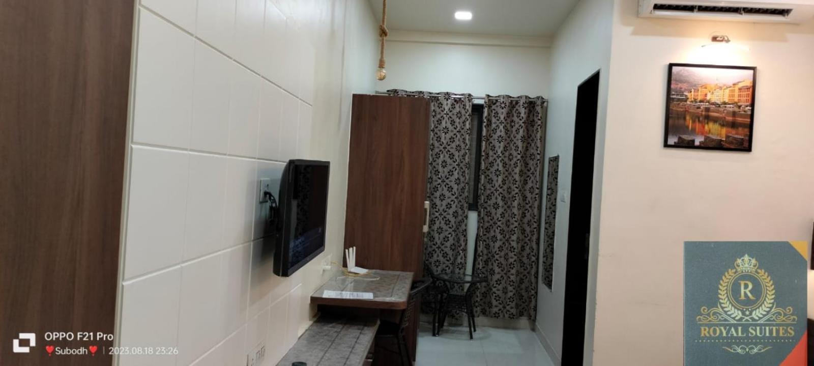 Fabhotel Royal Suits - Nr Mahadji Shinde Chhatri Mundhva المظهر الخارجي الصورة