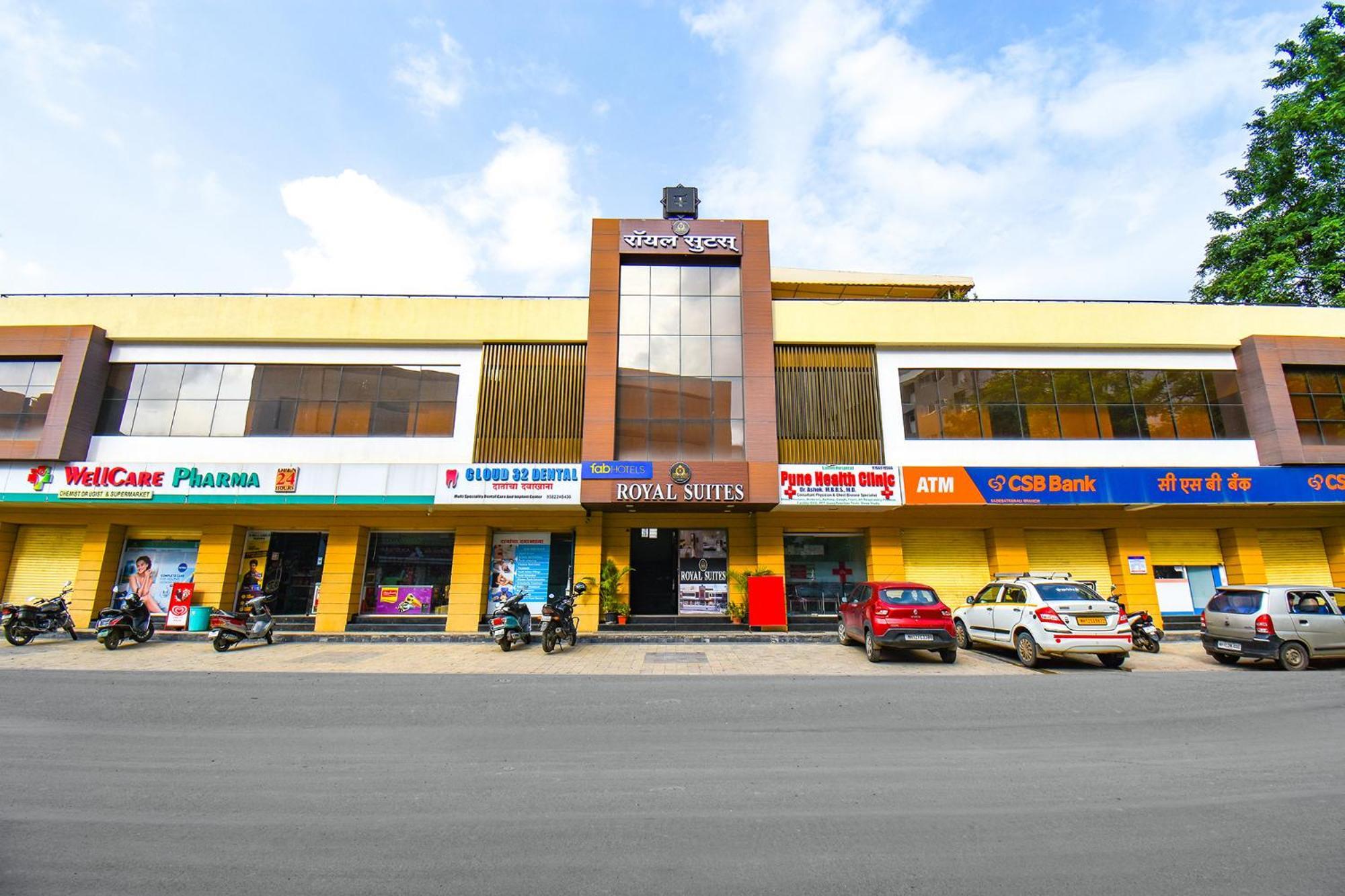 Fabhotel Royal Suits - Nr Mahadji Shinde Chhatri Mundhva المظهر الخارجي الصورة