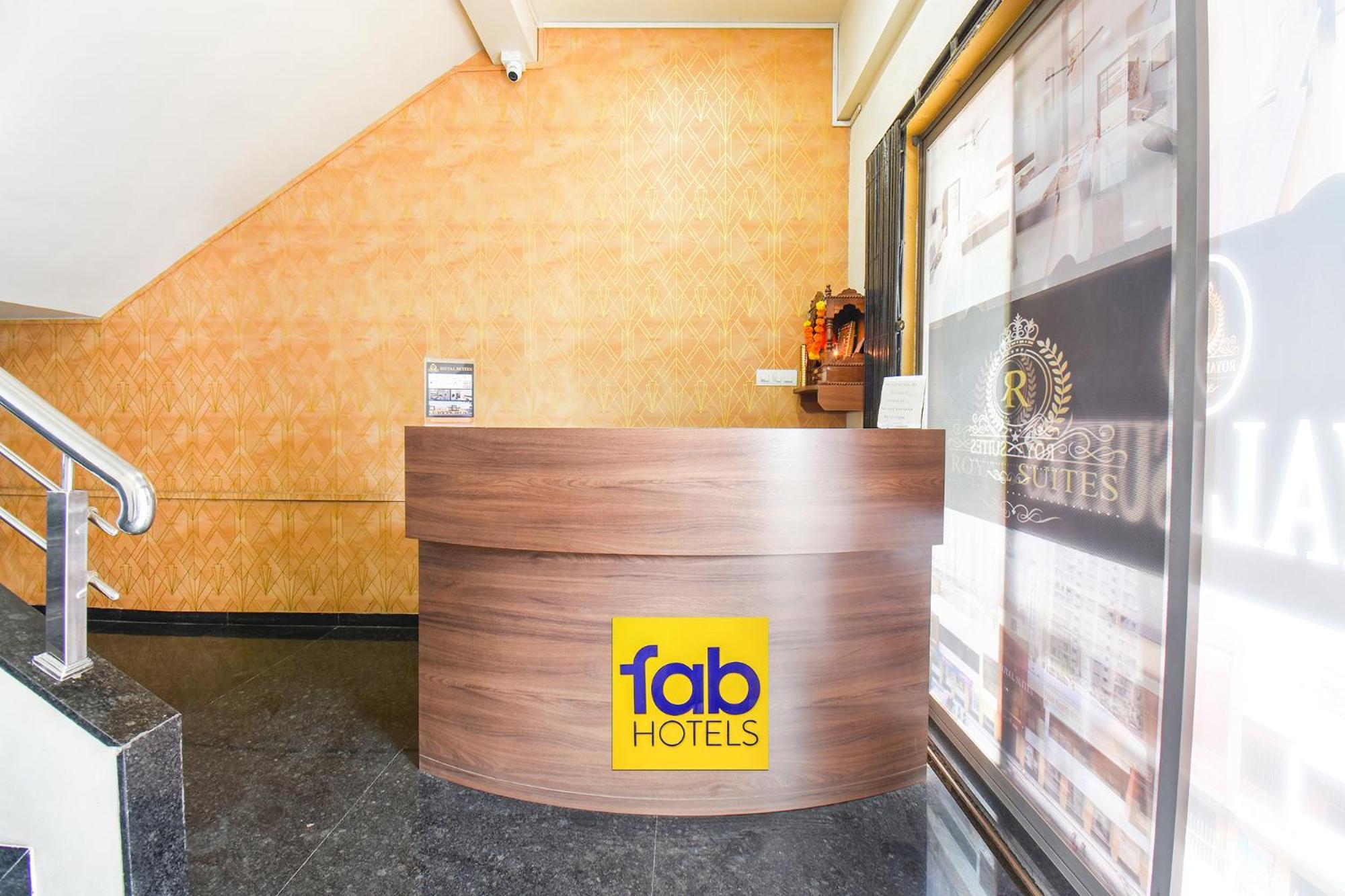 Fabhotel Royal Suits - Nr Mahadji Shinde Chhatri Mundhva المظهر الخارجي الصورة