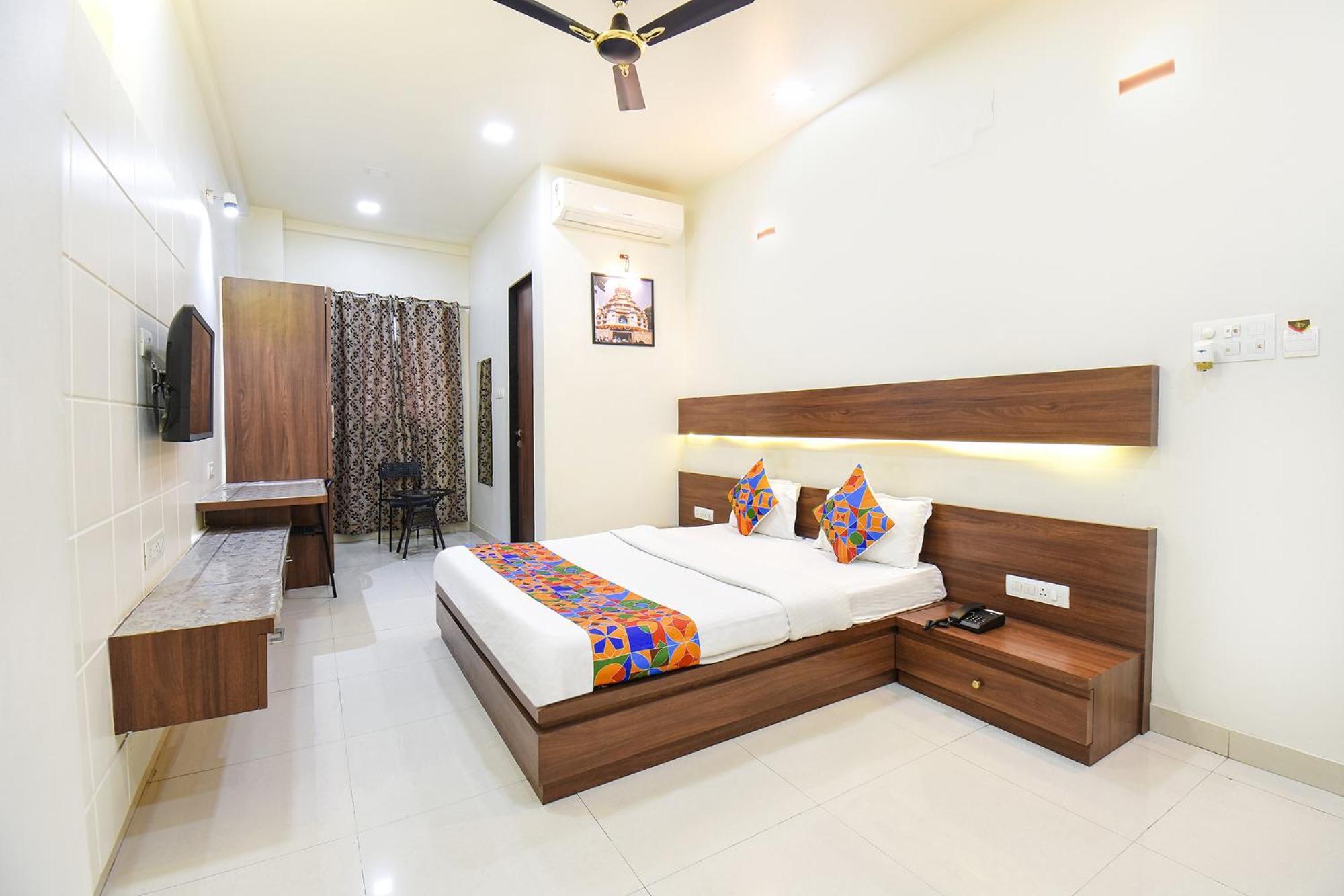 Fabhotel Royal Suits - Nr Mahadji Shinde Chhatri Mundhva المظهر الخارجي الصورة