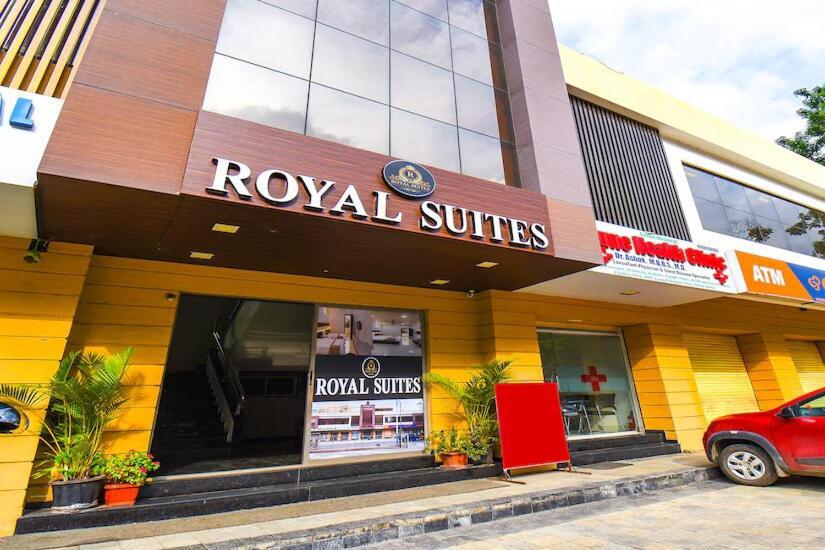 Fabhotel Royal Suits - Nr Mahadji Shinde Chhatri Mundhva المظهر الخارجي الصورة